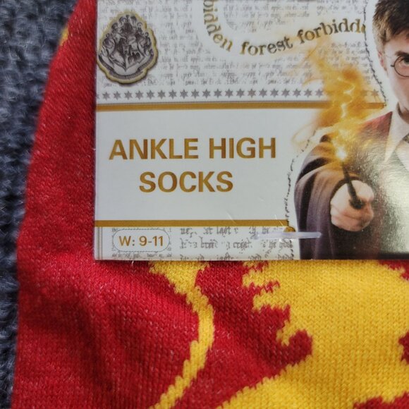 2 -Harry Potter Ankle High Sock Set Gryffindor Hufflepuff Women’s 9-11 Red Yello - Picture 3 of 4
